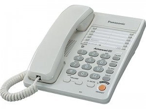 Телефон Panasonic KX-TS2363 спикерфон укоренный набор однокнопочный набор повторный набор последнего номера возможность установки на стене разъем для гарнитуры 