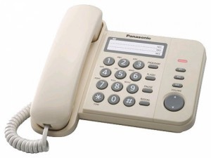 Телефон Panasonic KX-TS2352 индикатор вызова однокнопочный набор, 3 номера повторный набор последнего номера кнопка флэш" кнопка "пауза" 4 уровня громкости звонка (выкл./тихо/средне/громко) возможность установки на стене"